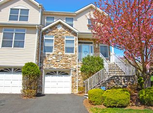 28 Springhill Dr, Morris Plains, NJ 07950