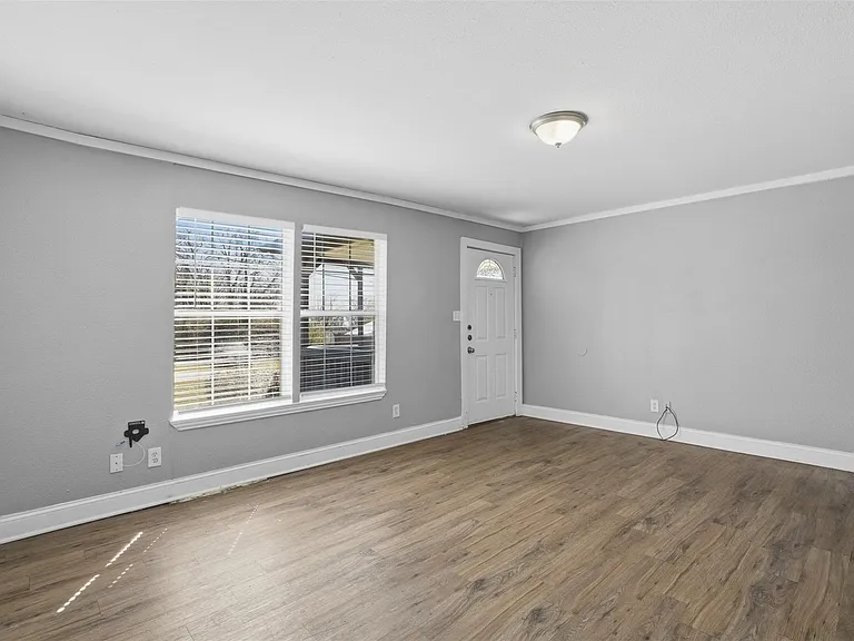 308 W Lamm St — Photo 11