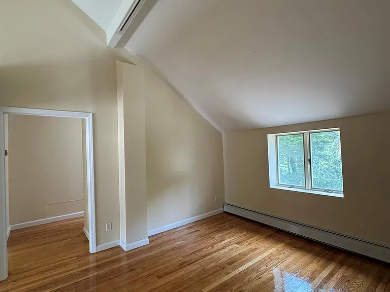 227 Beverly Rd — Photo 10