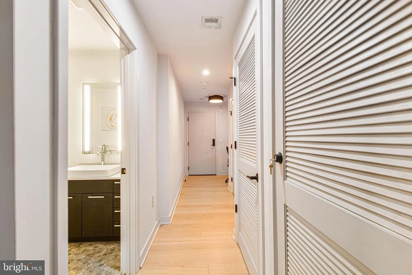 1 bed, 598 sqft, $2,150 — Photo 4