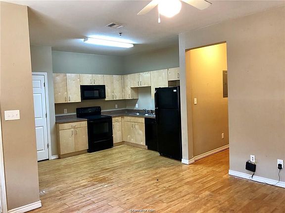 3rd image of 1806 W Highway 21 APT 108