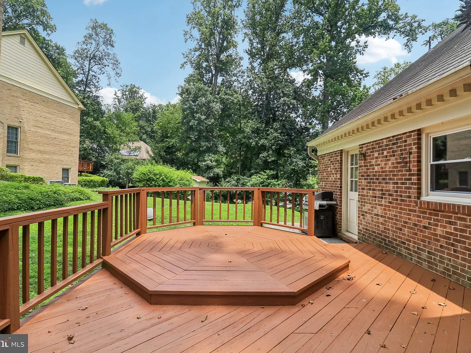 5 bed, 4.5 bath, 4897 sqft, $6,800 — Photo 4