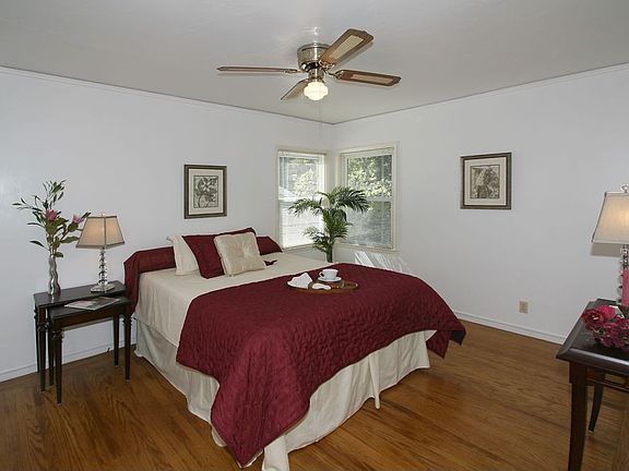 5th image of 266 Cedar St