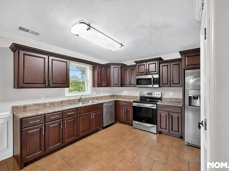 82 Grove Hill Ln — Photo 5