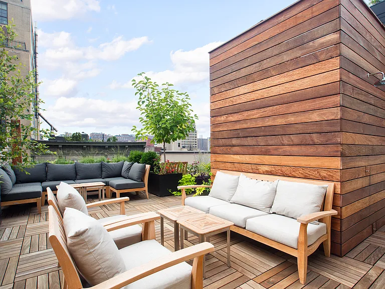 245 W 25th St #E — Photo 14