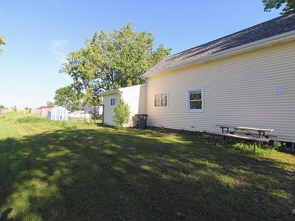 2nd image of 207 1st Ave N