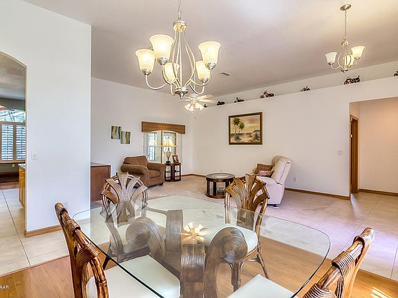 4th image of 250 Country Circle Dr E