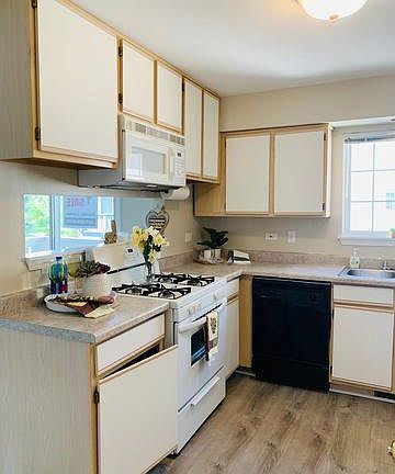 5th image of 823 Essex Cir #823