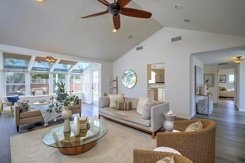 3 bed, 2.0 bath, 1692 sqft, $7,995 — Photo 4