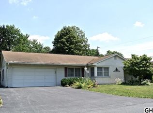 4 Broadmoor Dr, Mechanicsburg, PA 17055
