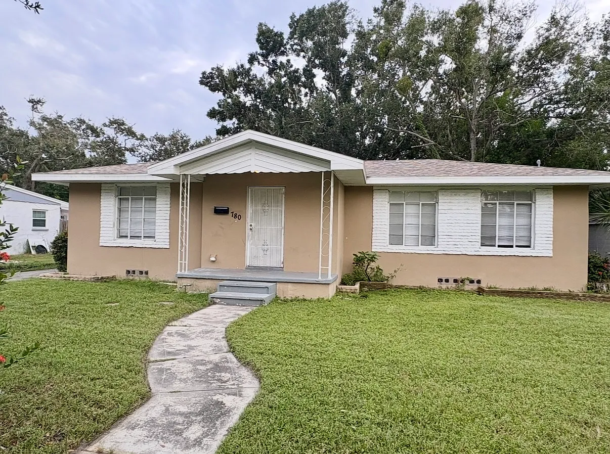 4 bed, 1201 sqft, $2,500 — Photo 2