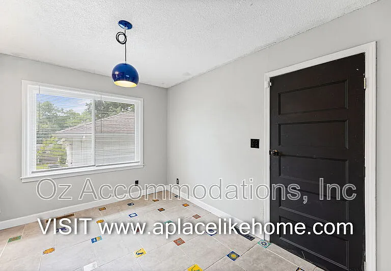 8201 E 110th St — Photo 8