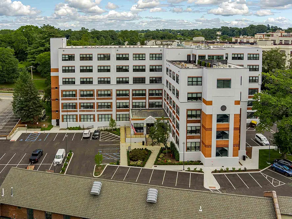 Building Photo 4