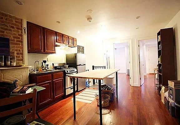 2nd image of 256 Tompkins Ave APT 1