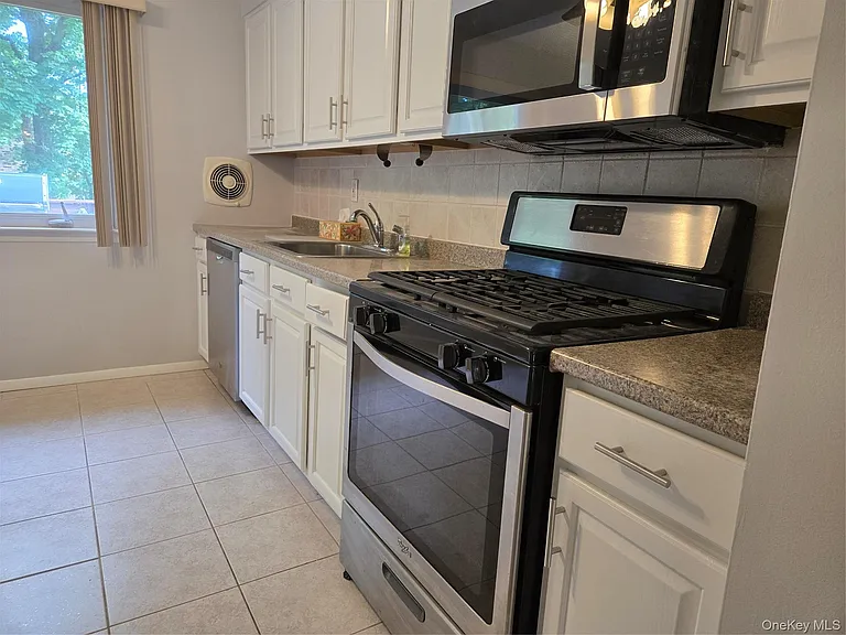 14 Lake Shore Dr — Photo 2