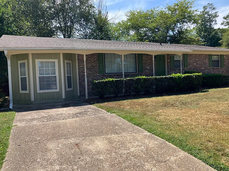 1225 Lambard Dr — Photo 1