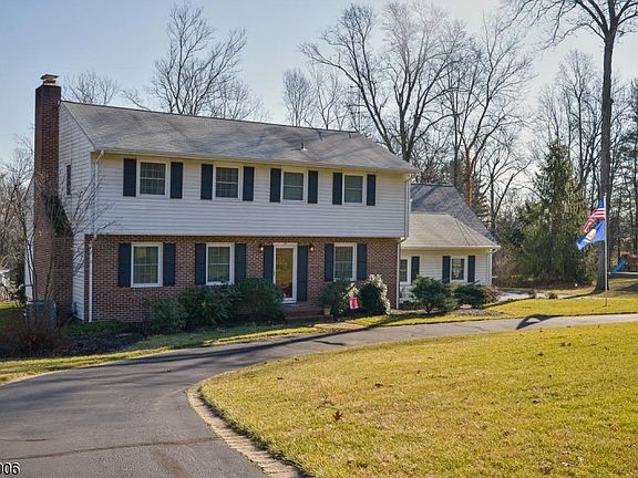 4th image of 25 Fawn Dr
