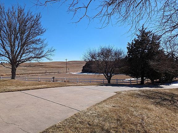 3rd image of 1521 E Skyline Dr