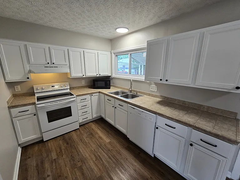 4333 Maplegrove Dr — Photo 5