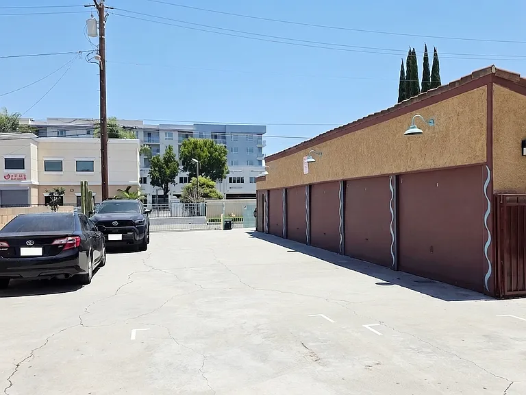 5822 Fullerton Ave #5 — Photo 14