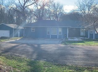3851 SE Hanway Rd, Saint Joseph, MO 64507
