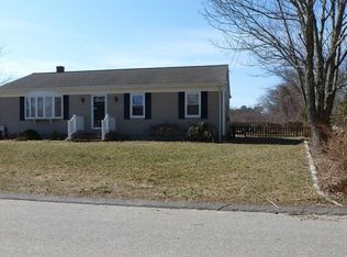65 Wing Ln, Acushnet, MA 02743