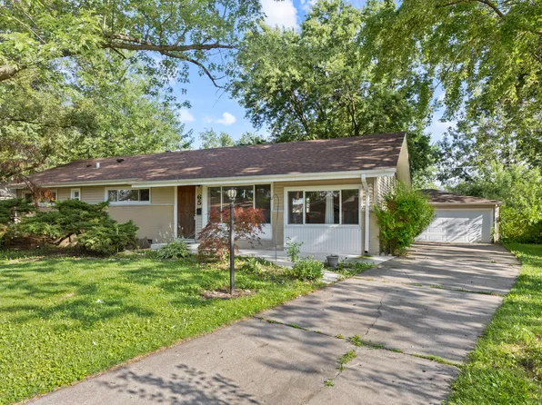 65 Des Plaines Ln, Hoffman Estates, IL 60169