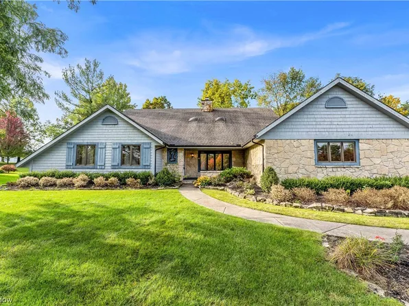 2478 Parkridge Dr, Hinckley, OH 44233