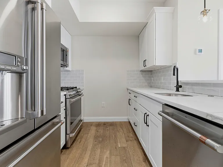 29-31 Ward St #302 — Photo 2