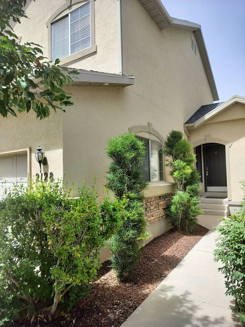 Modern 3 Bed 2.5 Bath Lehi Townhome Near Thanksgiving Point | 2-Car Garage — Photo 1