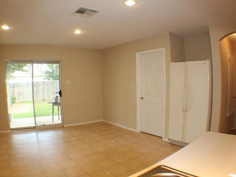 12321 Kilmartin Ln — Photo 14