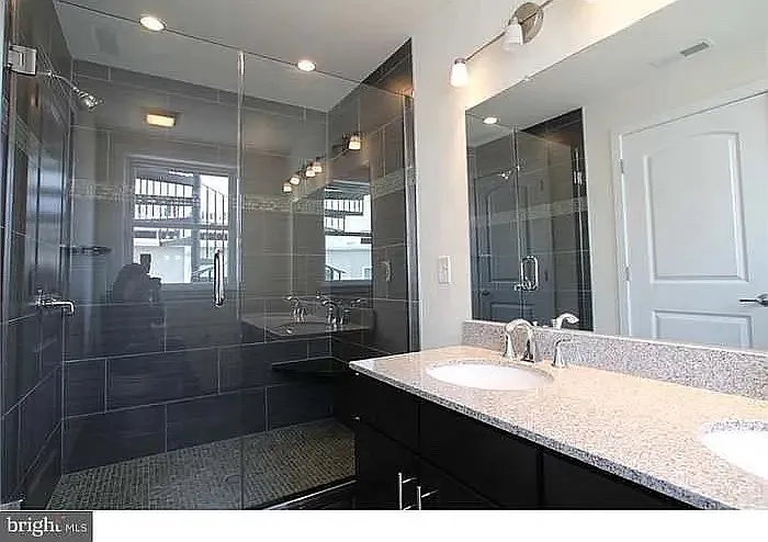 1010 S Cleveland St — Photo 13