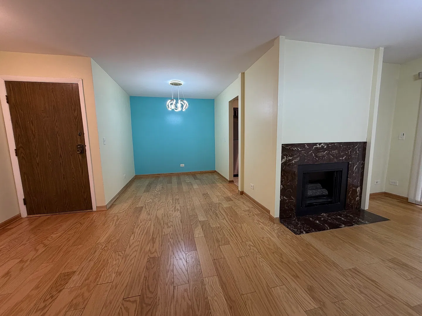 2 bed, 1100 sqft, $2,300 — Photo 4