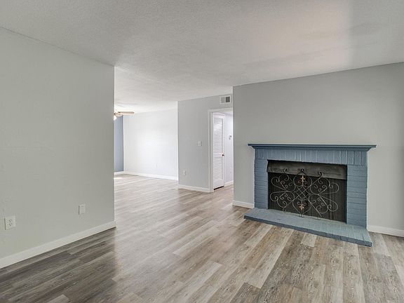 3rd image of 1100 Skyland Dr APT R2