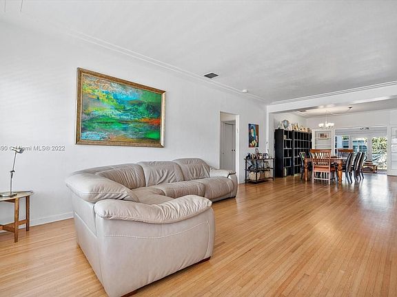 4th image of 9308 Byron Ave #0
