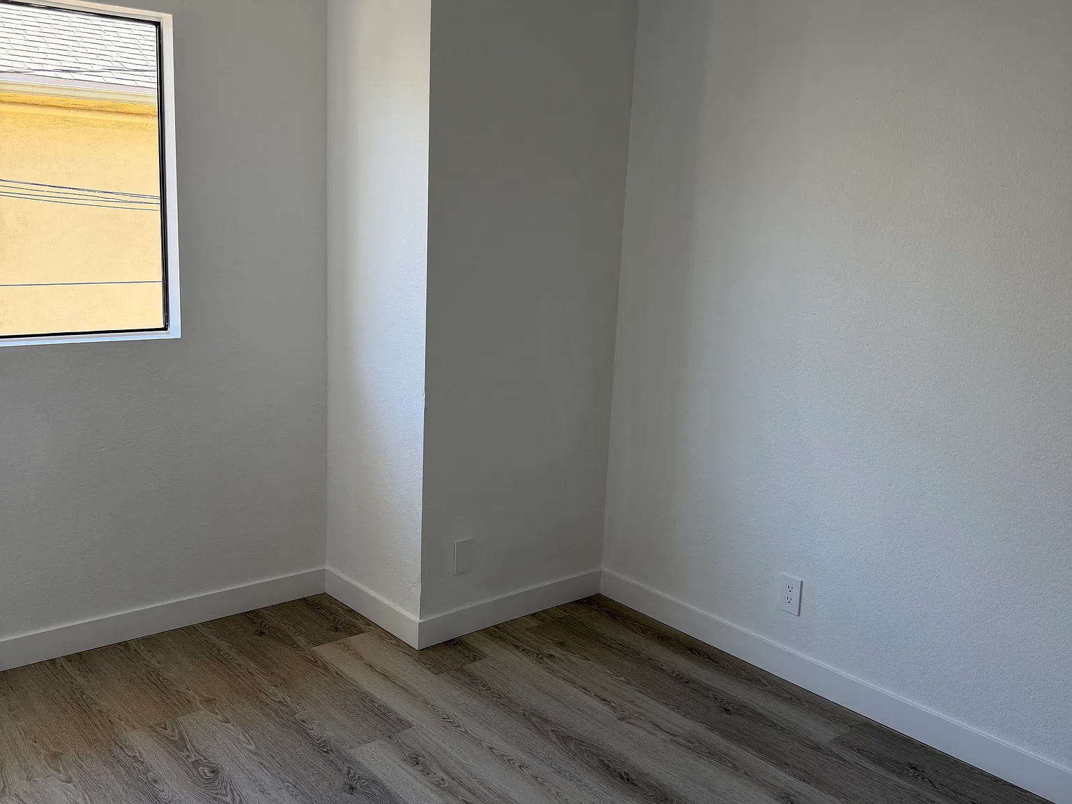 2 bed, 950 sqft, $3,000 — Photo 2