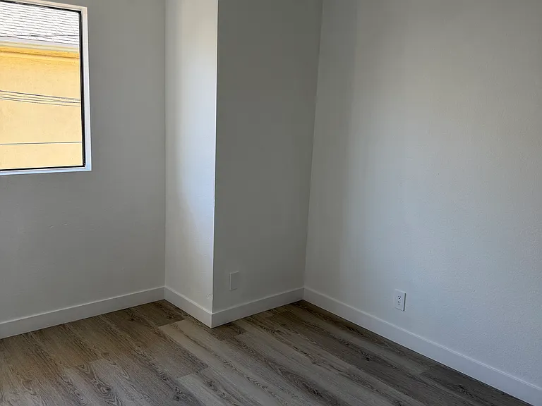 1070 Thompson Ave #204 — Photo 2