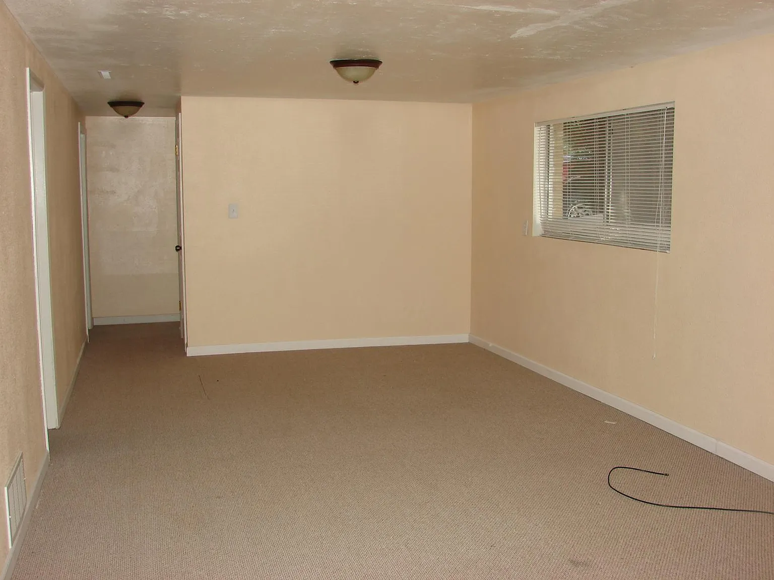 3 bed, 2000 sqft, $2,200 — Photo 4