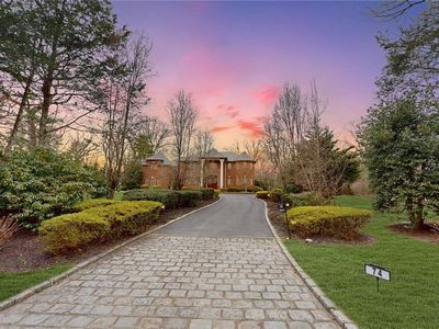 74 Wheatley Road, Old Westbury, NY, 11568