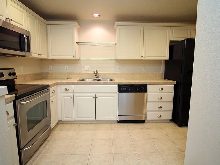 690 NE Adwick Dr — Photo 6