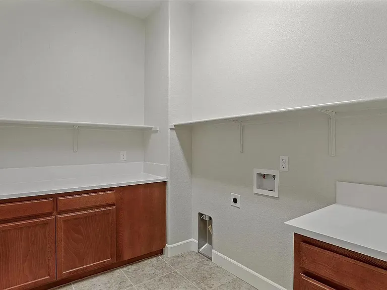 989 Hayman St — Photo 39