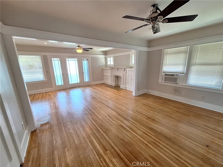 547 W Wilshire Ave — Photo 9