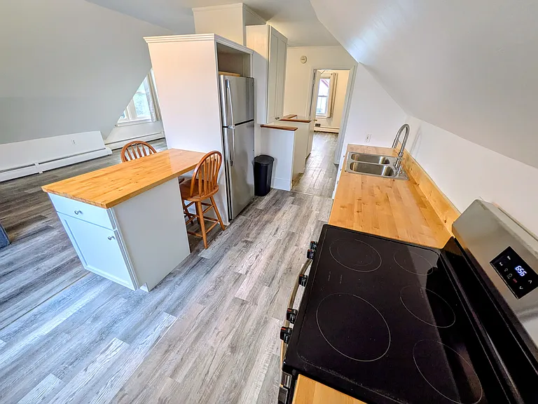 90 Gibbs Ave #4 — Photo 2