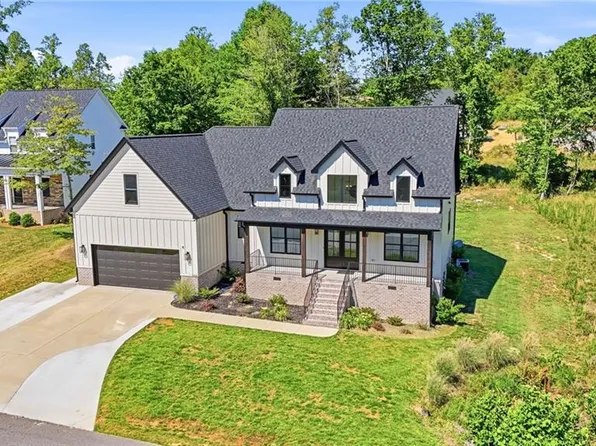 7606 Monty Dr, Kernersville, NC 27284