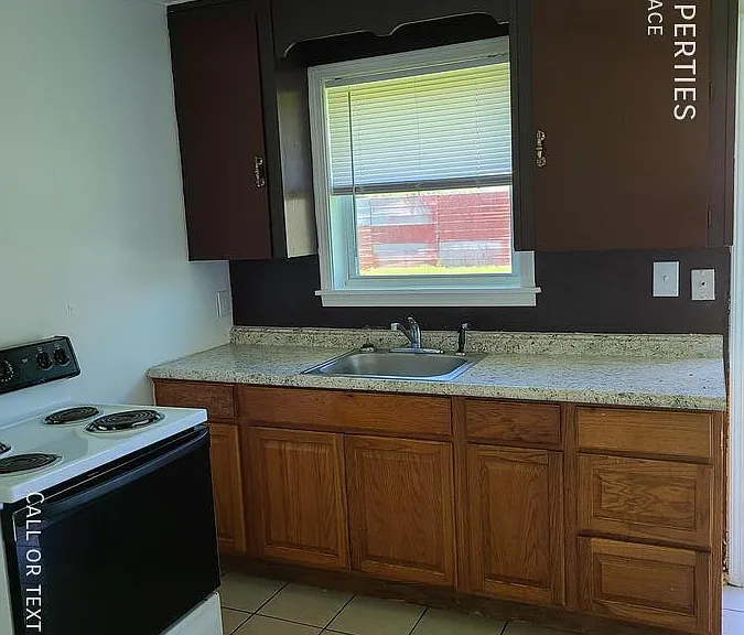 82 Harvey Pl — Photo 7