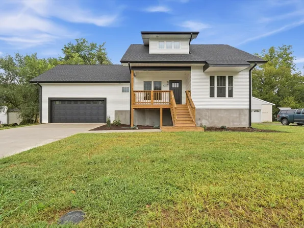 415 7th St, Vinton, VA 24179