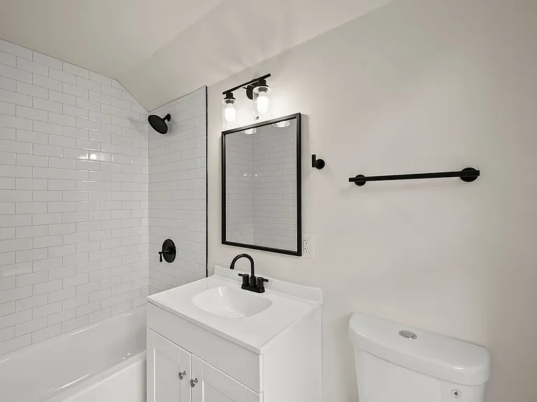 1407 Clover St — Photo 2