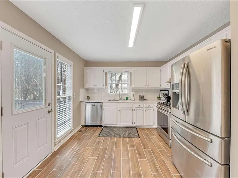 56 Brentwood Dr — Photo 4