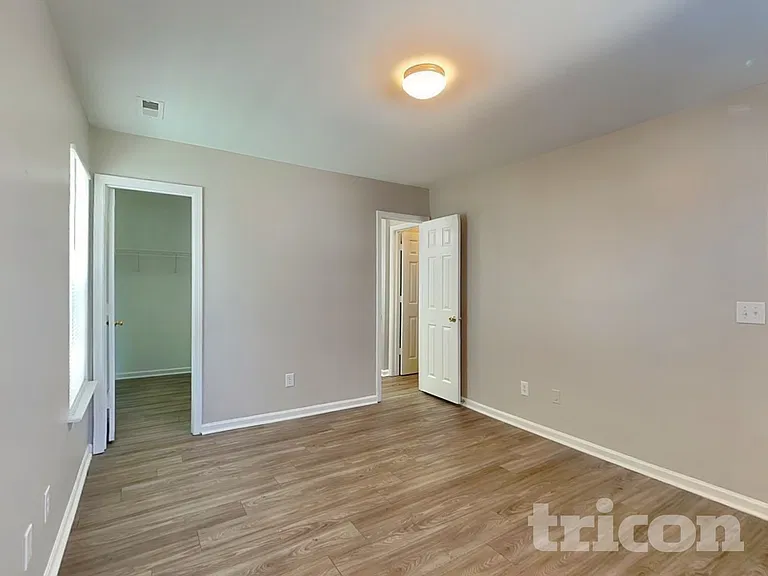 120 Honeywood Ave — Photo 8