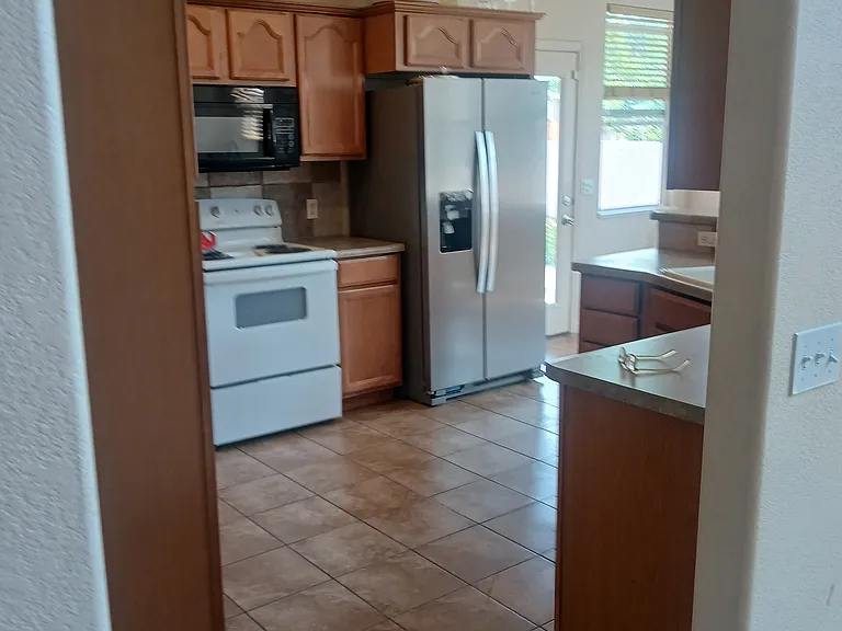 630 Sovereign Ln — Photo 3